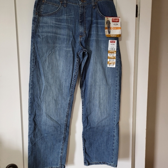 NEW Men Wrangler jeans Size 34X29 - Picture 2 of 5
